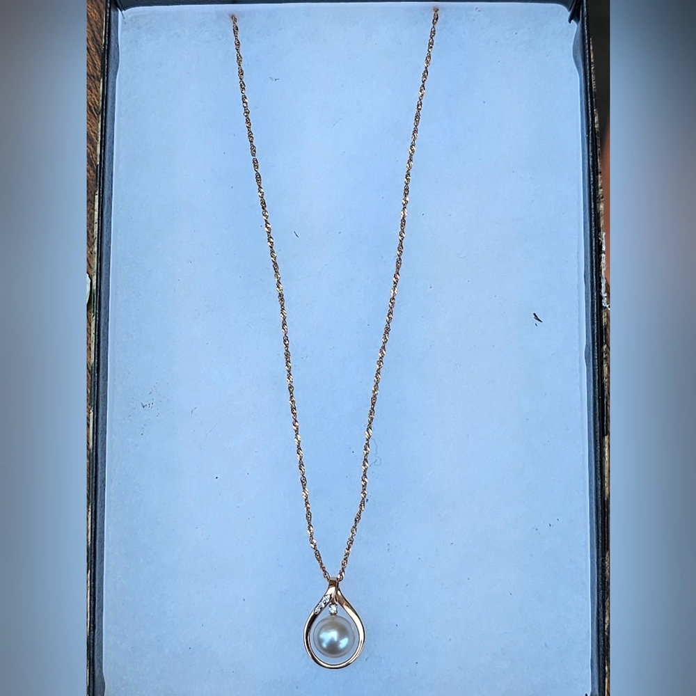 14k gold necklace 18in teardrop pearl and diamonds
